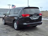 Used 2022 Chrysler Voyager LX image 5