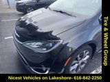 Used 2018 Chrysler Pacifica Limited w/ Tire & Wheel Group image 3