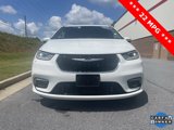 Used 2023 Chrysler Pacifica Touring-L image 2