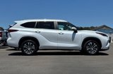 Used 2023 Toyota Highlander XLE image 3