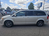 Used 2016 Dodge Grand Caravan SXT image 2
