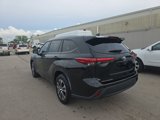 Used 2023 Toyota Highlander XLE image 4