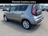 Used 2017 Kia Soul + image 3