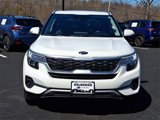 Used 2021 Kia Seltos EX image 2