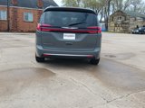 Used 2022 Chrysler Pacifica Touring-L image 4