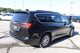 Used 2022 Chrysler Pacifica Touring-L image 4