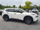 Used 2022 Nissan Rogue S image 2