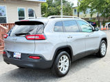 Used 2017 Jeep Cherokee Latitude w/ True North Edition image 4