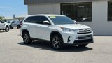 Used 2019 Toyota Highlander LE image 3
