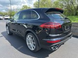 Used 2017 Porsche Cayenne Turbo image 3