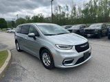 Used 2023 Chrysler Pacifica Touring-L image 3
