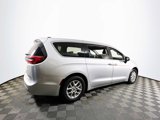 Used 2023 Chrysler Pacifica Touring-L image 4