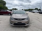 Used 2017 Chrysler Pacifica Limited w/ UConnect Theater Package image 2