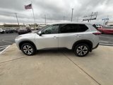 Used 2021 Nissan Rogue SV image 3