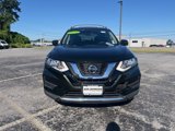 Used 2020 Nissan Rogue SV image 2