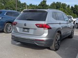 Used 2022 Volkswagen Tiguan SE w/ Panoramic Sunroof Package image 3