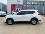 Used 2017 Nissan Rogue SV image 2