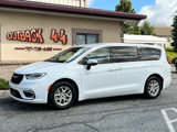 Used 2023 Chrysler Pacifica Touring-L image 5