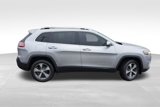 Used 2019 Jeep Cherokee Limited image 4