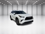 Used 2020 Toyota Highlander XLE image 3