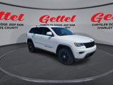 Used 2021 Jeep Grand Cherokee Laredo image 2