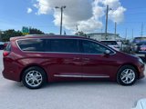 Used 2017 Chrysler Pacifica Limited image 4