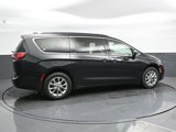 Used 2022 Chrysler Pacifica Touring-L image 2