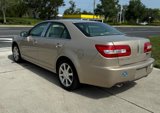 Used 2006 Lincoln Zephyr image 2