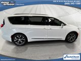 Used 2017 Chrysler Pacifica Limited image 4