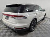 Used 2020 Lincoln Aviator Reserve w/ Equipment Group 202A image 3