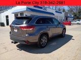 Used 2017 Toyota Highlander SE image 3