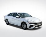 Used 2025 Hyundai Elantra SE image 3