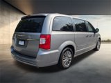 Used 2016 Chrysler Town & Country Touring-L image 4