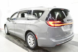 Used 2022 Chrysler Pacifica Touring-L image 5