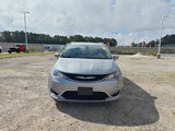 Used 2020 Chrysler Pacifica Touring-L image 2