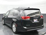 Used 2020 Chrysler Pacifica Touring-L image 4