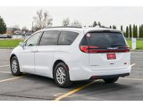 Used 2022 Chrysler Pacifica Touring-L image 5