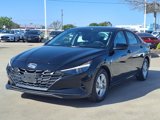 Used 2023 Hyundai Elantra SE w/ Preferred Accessory Package image 2