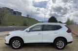 Used 2017 Nissan Rogue SV w/ SV Premium Package image 4