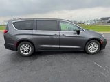 Used 2023 Chrysler Pacifica Touring-L image 6