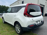 Used 2022 Kia Soul LX image 3