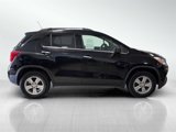 Used 2017 Chevrolet Trax LT w/ LT Convenience Package image 4