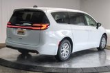 New 2025 Chrysler Pacifica Select image 6