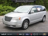 Used 2010 Chrysler Town & Country Touring image 2