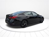 Used 2023 Nissan Altima 2.5 SR image 3