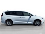 Used 2022 Chrysler Voyager LX image 6