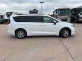 Used 2021 Chrysler Voyager Lxi image 2