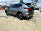 Used 2022 Mitsubishi Outlander SE image 3