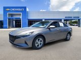 Used 2023 Hyundai Elantra SE w/ Preferred Accessory Package image 2