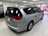 Used 2018 Chrysler Pacifica Limited image 3